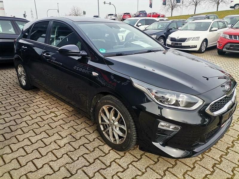 Gebraucht Kia Ceed Edition 7 99 PS (72 kW) 2020 (1k) zilinaschwarz met. Kleinwagen