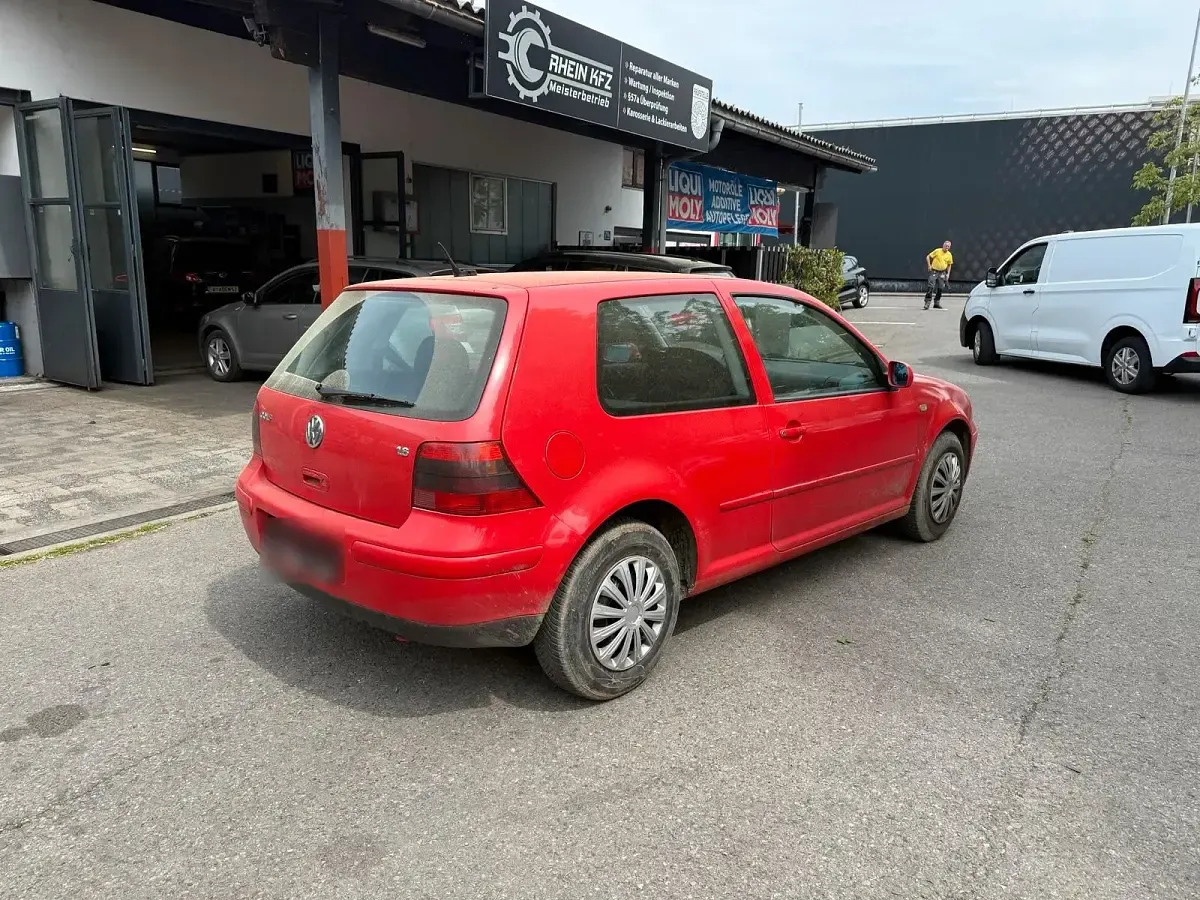 Second-hand VW Golf 101 CP (74 kW) 1998 Roșu Coupe
