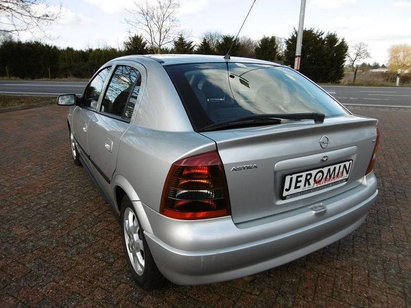 Gebraucht Opel Astra Njoy 101 PS (74 kW) 2003 Silber Limousine