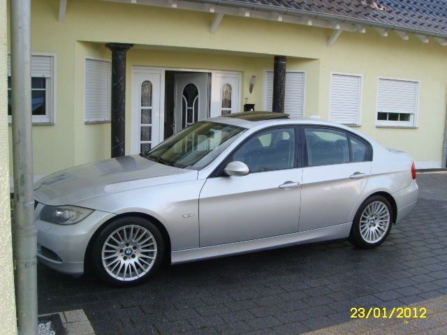 Gebraucht BMW 320 163 PS (119 kW) 2005 Silber metallic Limousine