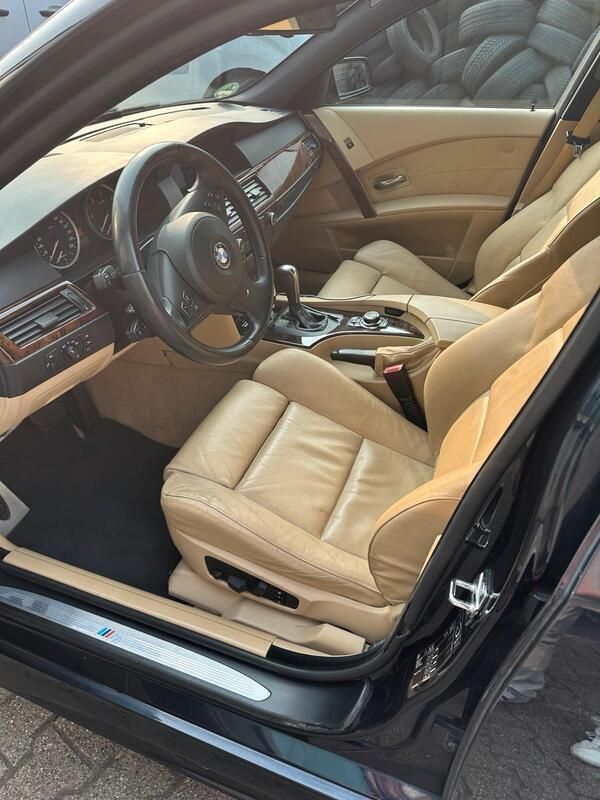 Schwarz Gebraucht 2006 BMW 530 Kombi | 5.000 € (Fairer Preis) - Bild 1/4