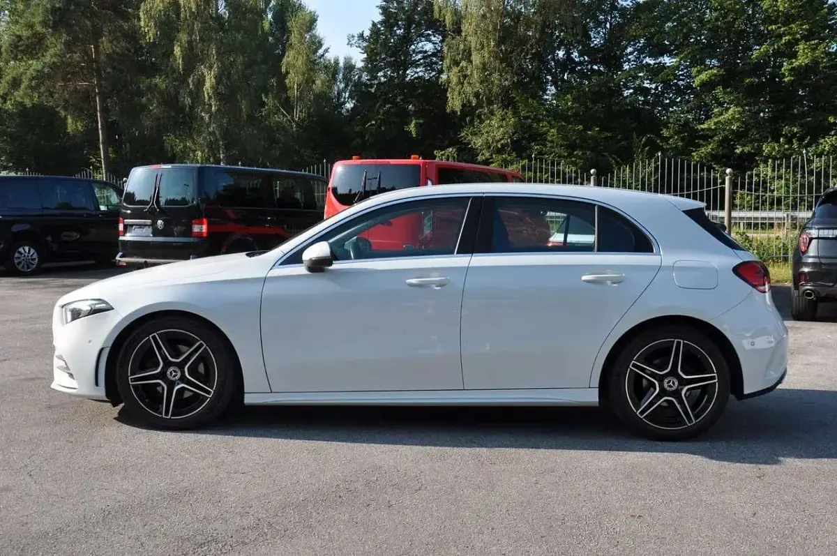 Gebraucht Mercedes A180 AMG line 116 PS (85 kW) 2020 Digitalweiß Limousine