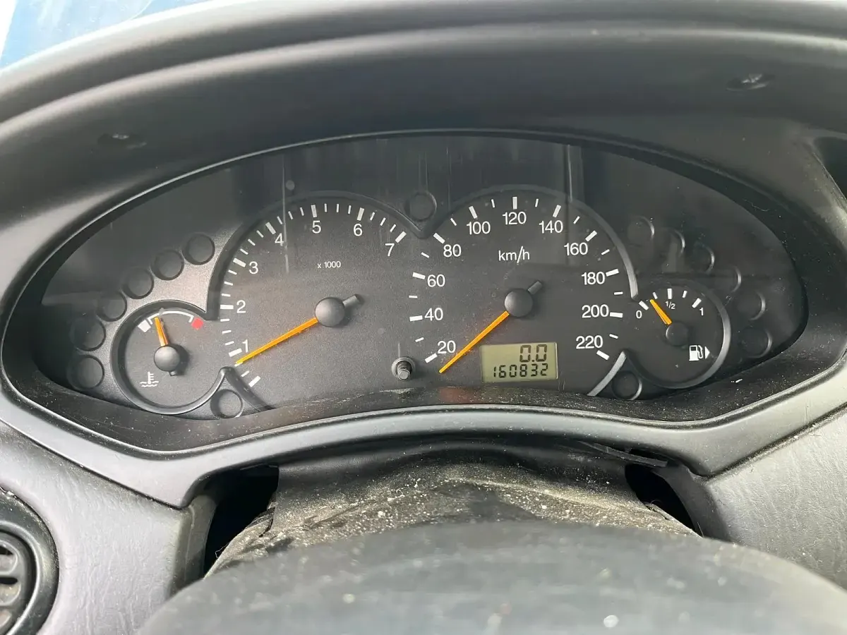 Usado Ford Focus 101 CV (74 kW) 2004 Azul Familiar