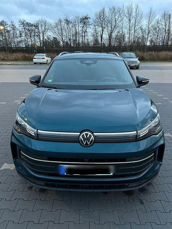 Gebraucht VW Tiguan Goal 150 PS (110 kW) 2024 Blau SUV