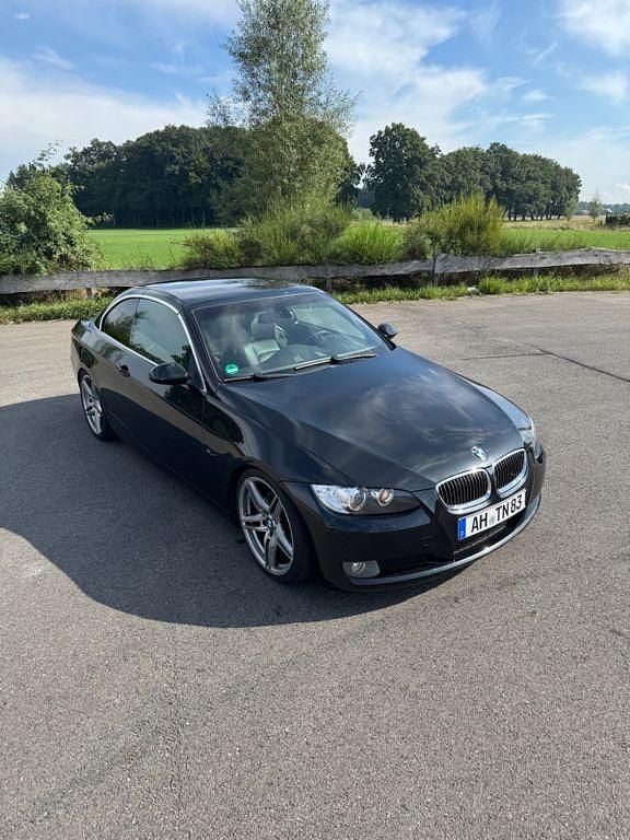Schwarz Gebraucht 2008 BMW 320 Cabriolet Performance Cabrio | 8.900 € (Fairer Preis) - Bild 1/4