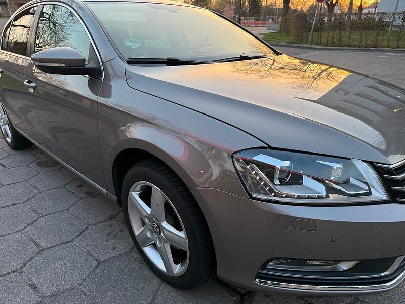 Usata VW Passat 211 CV (155 kW) 2011 Marrone Berlina