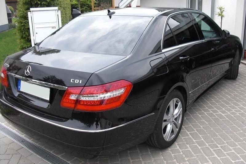 Second-hand Mercedes E220 Avantgarde 170 CP (125 kW) 2009 Negru Berlinǎ