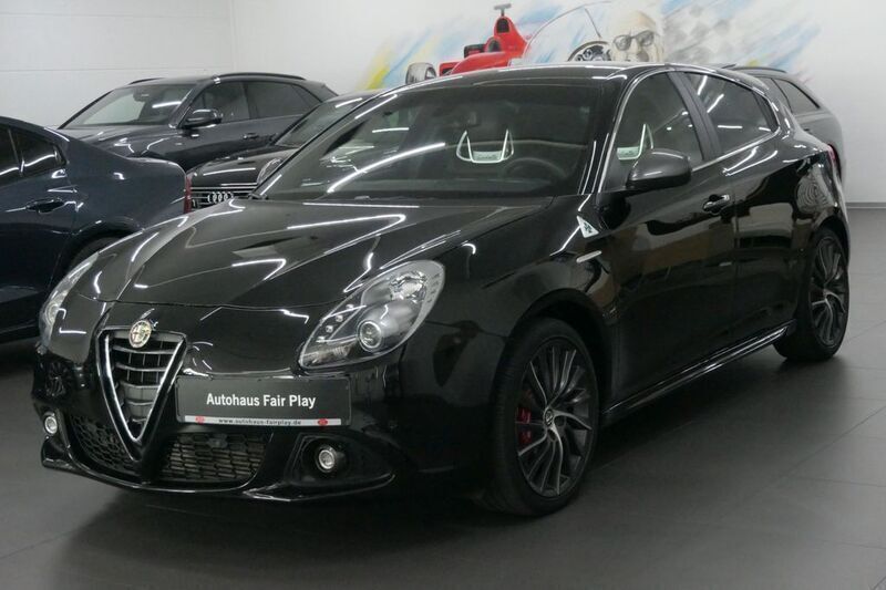 Schwarz Gebraucht 2015 Alfa Romeo Giulietta Quadrifoglio Verde Kleinwagen | 26.190 € - Bild 1/4