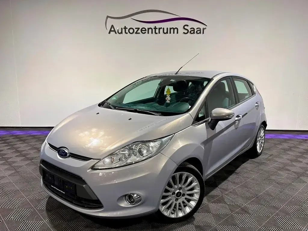 Gebraucht Ford Fiesta Titanium 95 PS (69 kW) 2012 Grau Limousine