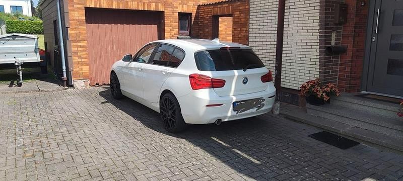 Weiß Gebraucht 2016 BMW 116 Sport Line Kleinwagen | 13.900 € (Fairer Preis) - Bild 1/4