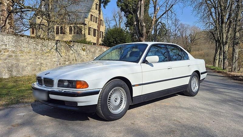 Gebraucht BMW 750 326 PS (239 kW) 1995 Weiß Limousine