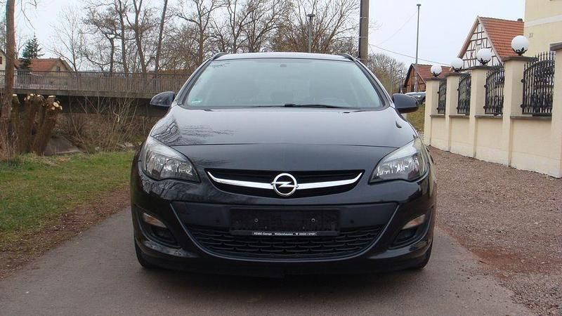 Gebraucht Opel Astra 140 PS (102 kW) 2014 Schwarz Kombi