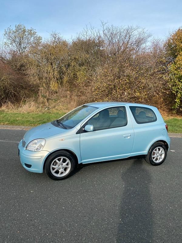 Blau Gebraucht 2003 Toyota Yaris Kleinwagen | 2.650 € (Fairer Preis) - Bild 1/4