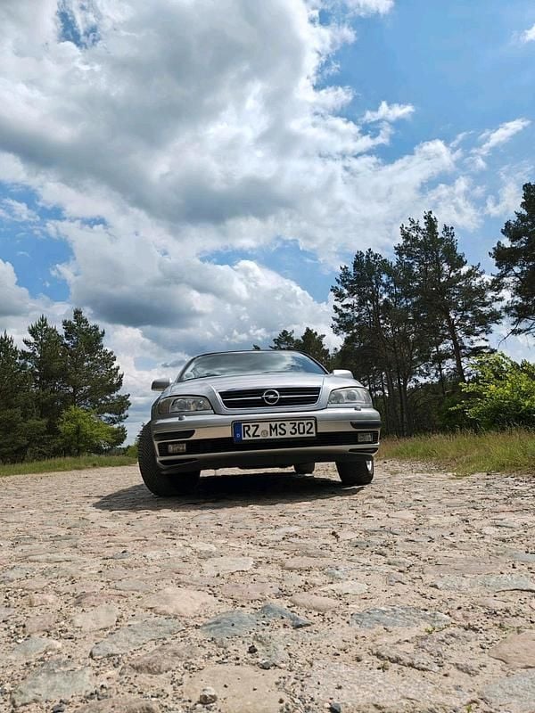 Grau Gebraucht 2001 Opel Omega Limousine | 2.200 € (Fairer Preis) - Bild 1/4
