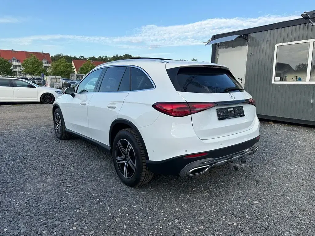 Gebraucht Mercedes GLC220 197 PS (144 kW) 2023 Weiß SUV