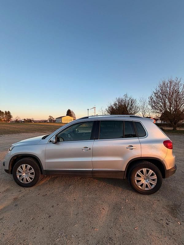 Gebraucht VW Tiguan 122 PS (89 kW) 2012 Silber SUV