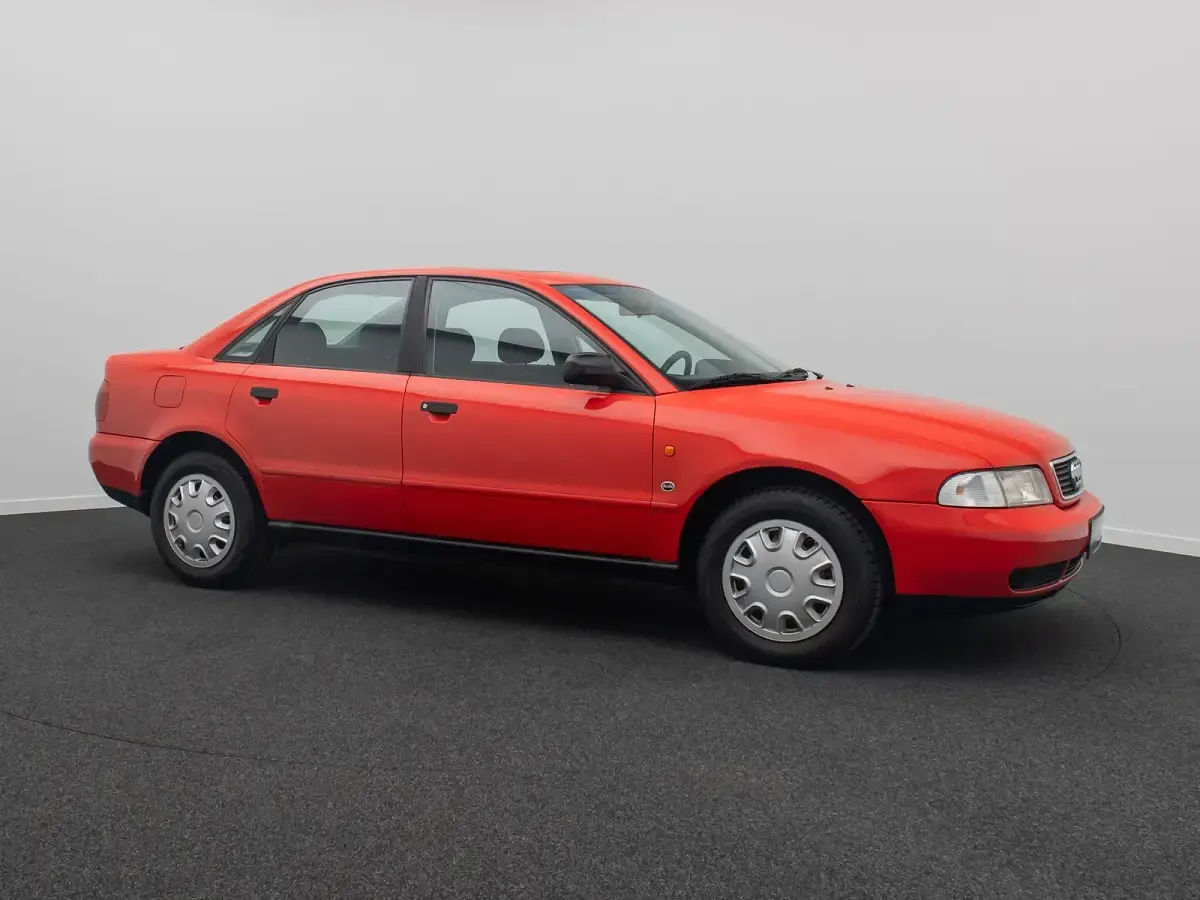 Second-hand Audi A4 101 CP (74 kW) 1995 Roșu Berlinǎ
