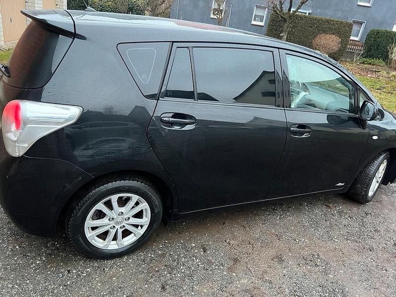 Schwarz Gebraucht 2011 Toyota Verso Van / Kleinbus | 2.900 € (Guter Preis) - Bild 1/4