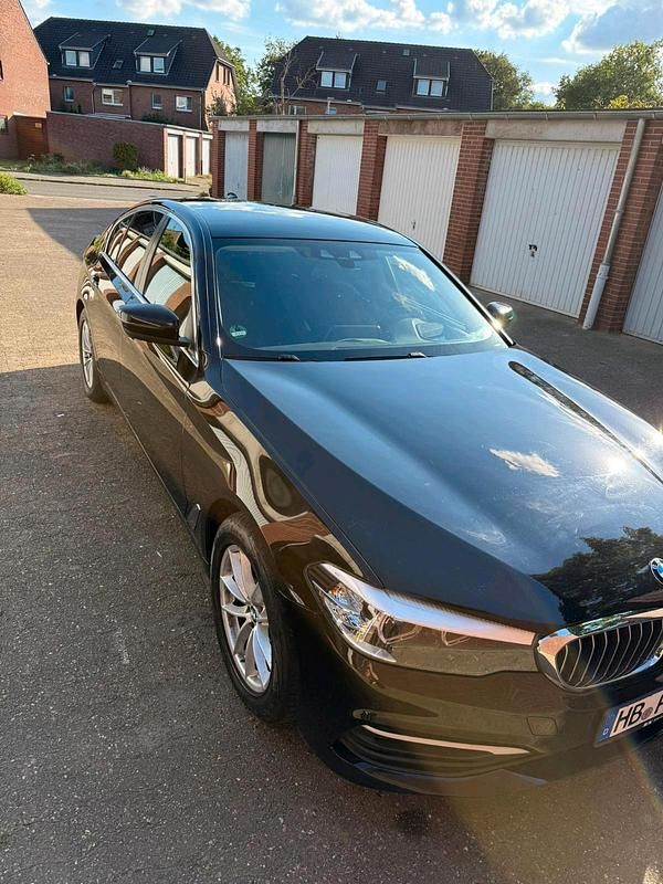 Schwarz Gebraucht 2019 BMW 520 Limousine | 26.700 € (Fairer Preis) - Bild 1/4