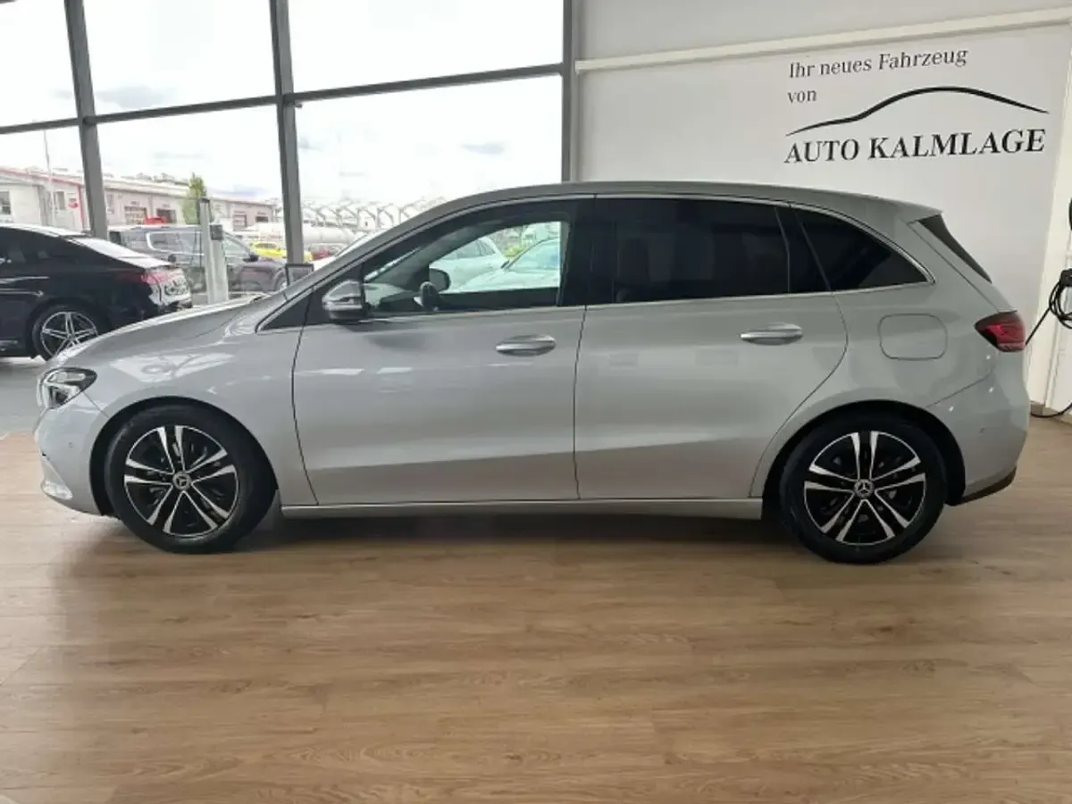 Gebraucht Mercedes B180 Progressive 136 PS (100 kW) 2025 Lack hightechsilber Kleinwagen