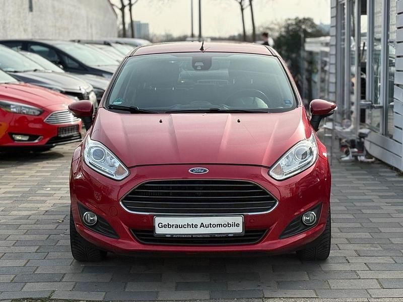Gebraucht Ford Fiesta Titanium 140 PS (102 kW) 2016 Rot Limousine