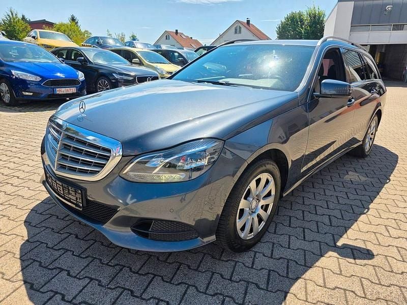 Grau Gebraucht 2015 Mercedes E200 Kombi | 8.990 € (Guter Preis) - Bild 1/4