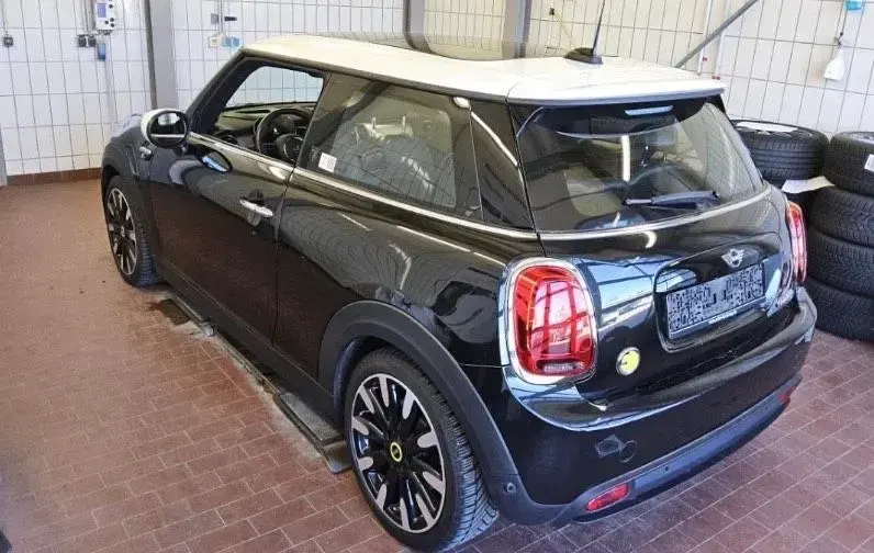Gebraucht Mini Cooper SE 135 kW (184 PS) 2023 Schwarz Kleinwagen
