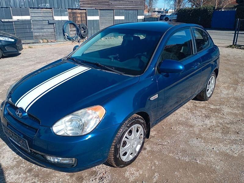 Gebraucht Hyundai Accent 97 PS (71 kW) 2007 Blau Limousine