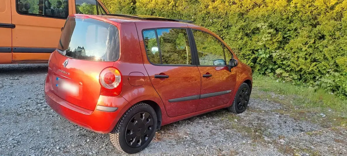 Używany Renault Modus 84 KM (61 kW) 2005 Czerwony Minivan