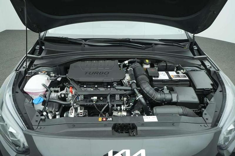 Gebraucht Kia Ceed 140 PS (102 kW) 2025 Silber Kleinwagen