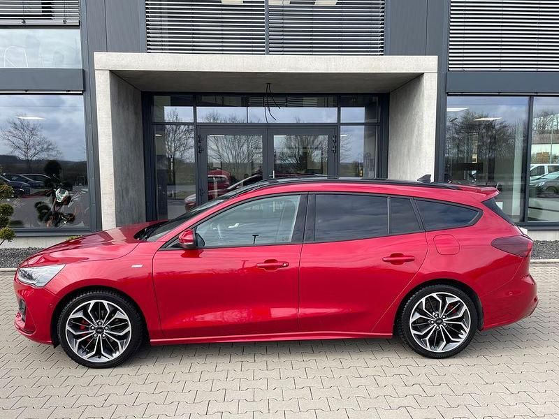 Gebraucht Ford Focus ST-Line X 155 PS (114 kW) 2025 Fantastic red metallic Kombi
