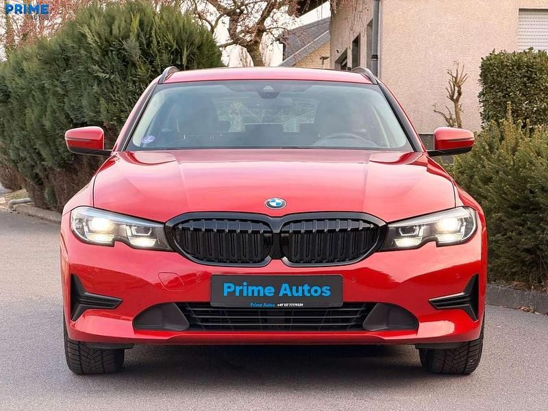 Gebraucht BMW 318 Advantage 156 PS (114 kW) 2020 Rot Kombi