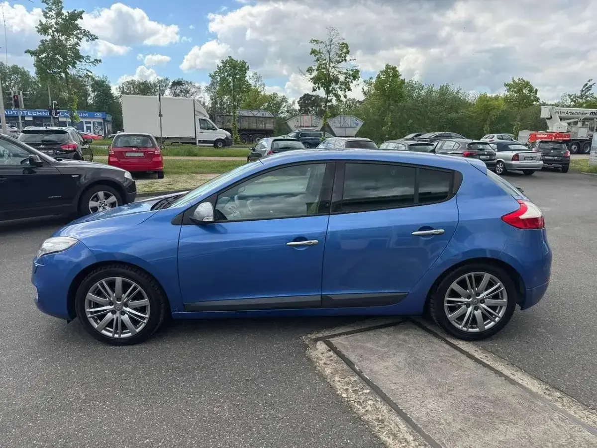 Gebraucht Renault Mégane Dynamique 131 PS (96 kW) 2011 Malta blue Kleinwagen