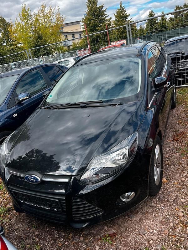 Schwarz Gebraucht 2014 Ford Focus Kombi | 1.490 € (Superpreis) - Bild 1/4