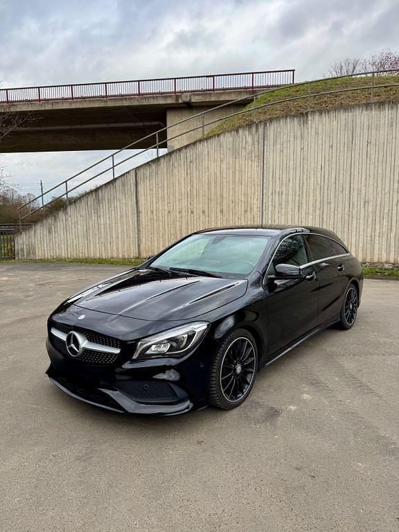 Schwarz Gebraucht 2016 Mercedes CLA220 Shooting Brake AMG Kombi | 18.500 € (Fairer Preis) - Bild 1/4