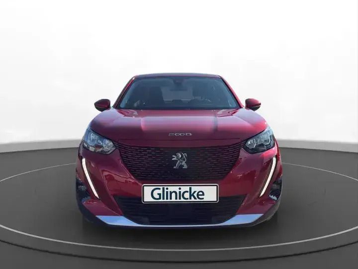 Gebraucht Peugeot e-2008 Active 100 kW (136 PS) 2022 Elixirrot SUV