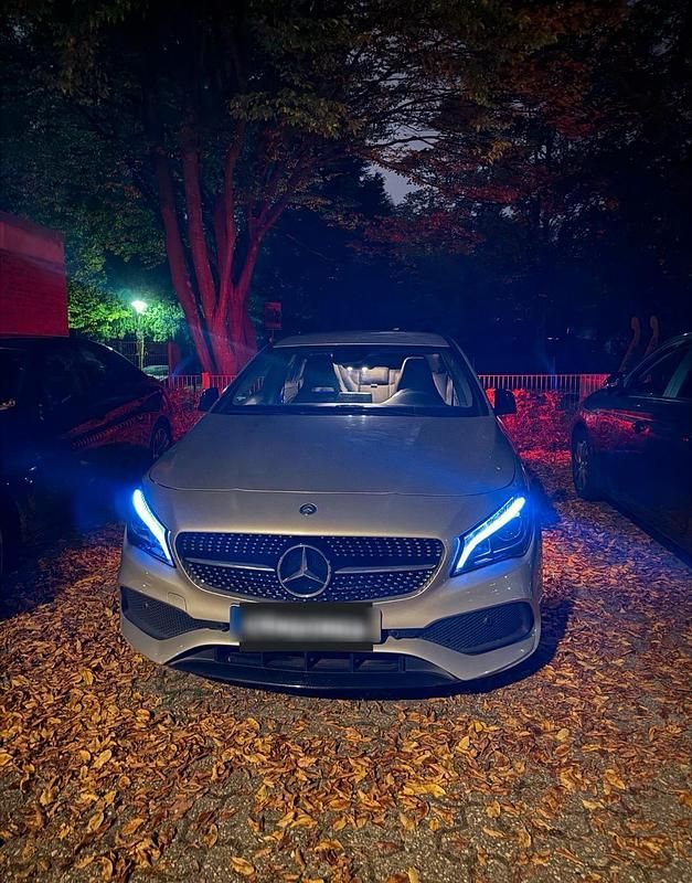 Grau Gebraucht 2017 Mercedes CLA200 AMG line Limousine | 15.999 € (Superpreis) - Bild 1/4