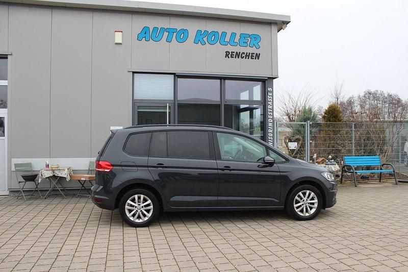 Gebraucht VW Touran 116 PS (85 kW) 2018 Grau Van / Kleinbus