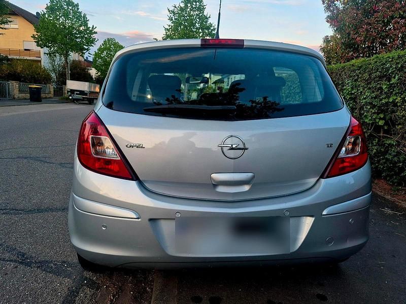 Używany Opel Corsa 80 KM (58 kW) 2007 Srebrny Hatchback