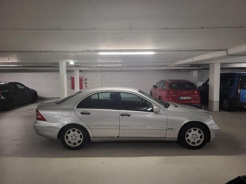 Gebraucht Mercedes C220 Classic 143 PS (105 kW) 2000 Silber Limousine