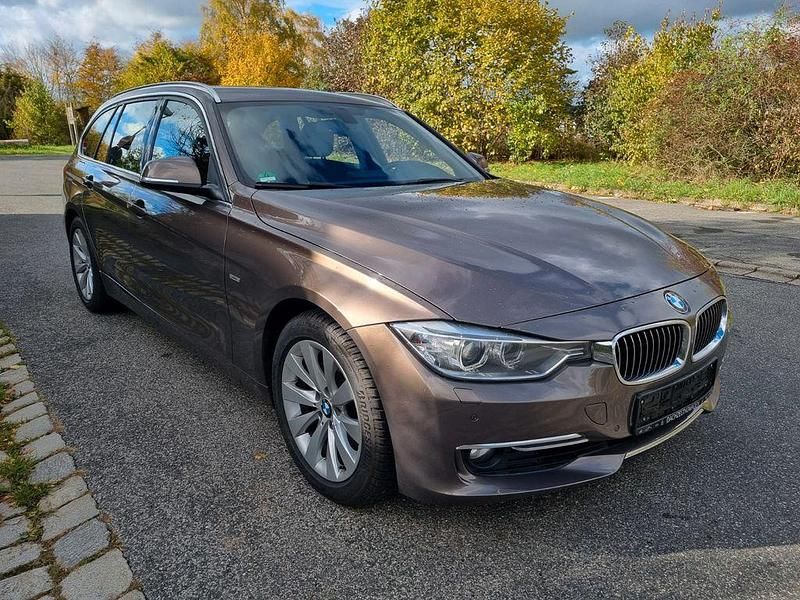 Braun Gebraucht 2013 BMW 330 Luxury Line Kombi | 8.950 € (Superpreis) - Bild 1/4
