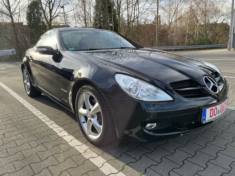 Schwarz Gebraucht 2007 Mercedes SLK200 Cabrio | 11.880 € (Fairer Preis) - Bild 1/4