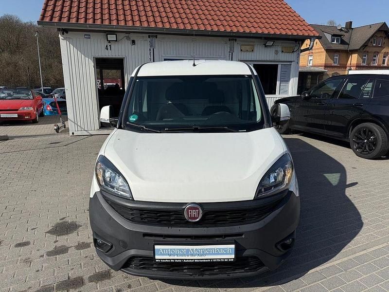 Gebraucht Fiat Doblò 101 PS (74 kW) 2018 Weiß Van / Kleinbus