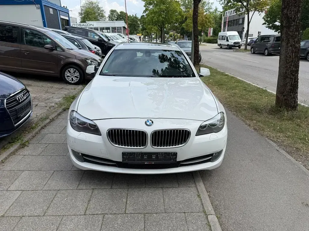 Gebraucht BMW 520 Sport Line 184 PS (135 kW) 2012 Weiß Kombi