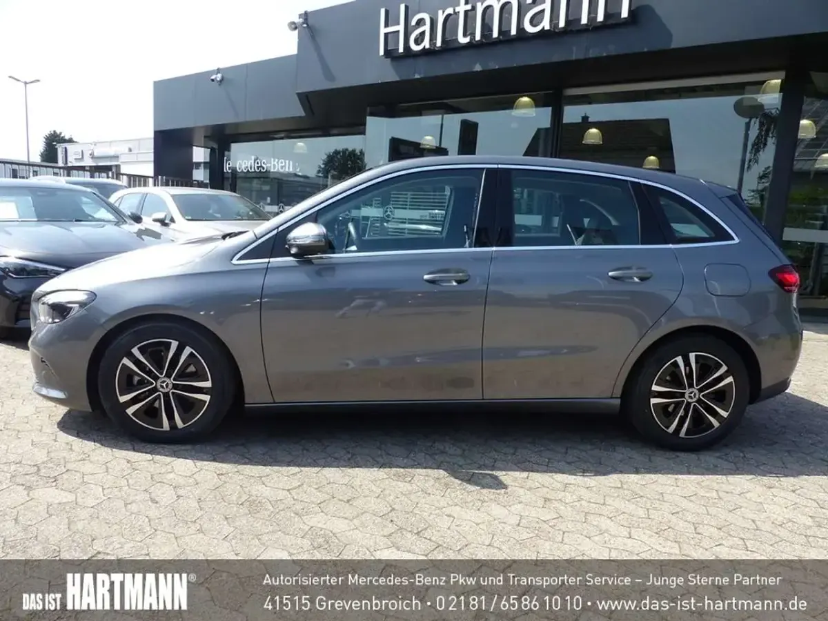Gebraucht Mercedes B180 Progressive 136 PS (100 kW) 2025 Metalliclack mountaingrau Kleinwagen