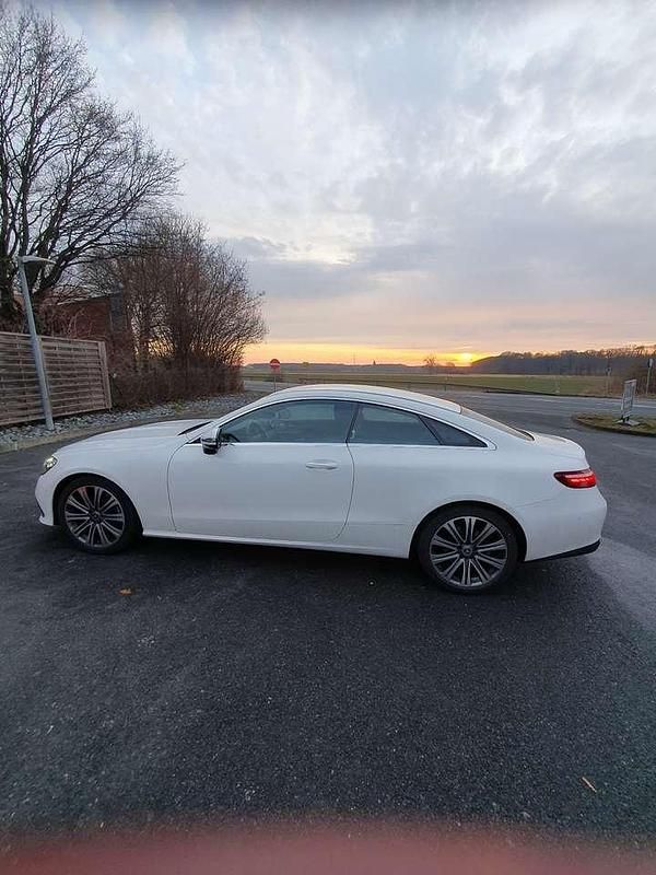 Gebraucht Mercedes E200 Avantgarde 197 PS (144 kW) 2021 Coupé
