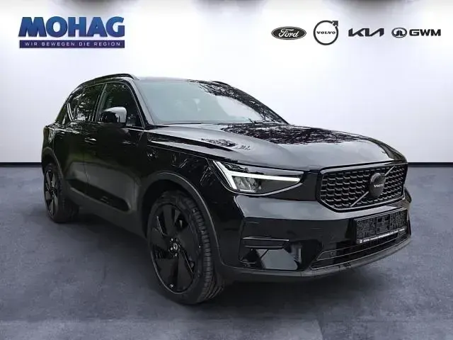 Neu Volvo XC40 Plus 163 PS (119 kW) 2026 Schwarz SUV