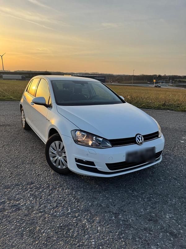 Gebraucht VW Golf VII 86 PS (63 kW) 2014 Weiß Kleinwagen