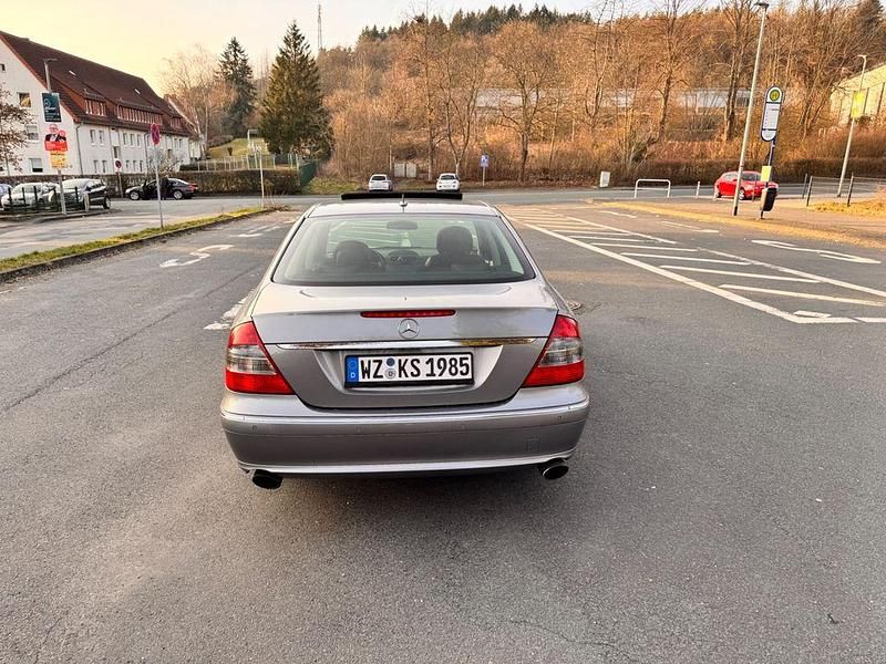 Gebraucht Mercedes E320 Elegance 224 PS (164 kW) 2009 Grau Limousine