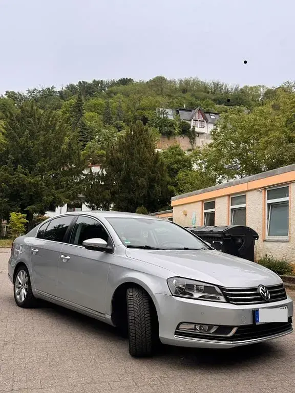 Gebraucht VW Passat Comfortline 122 PS (89 kW) 2011 Grau Limousine